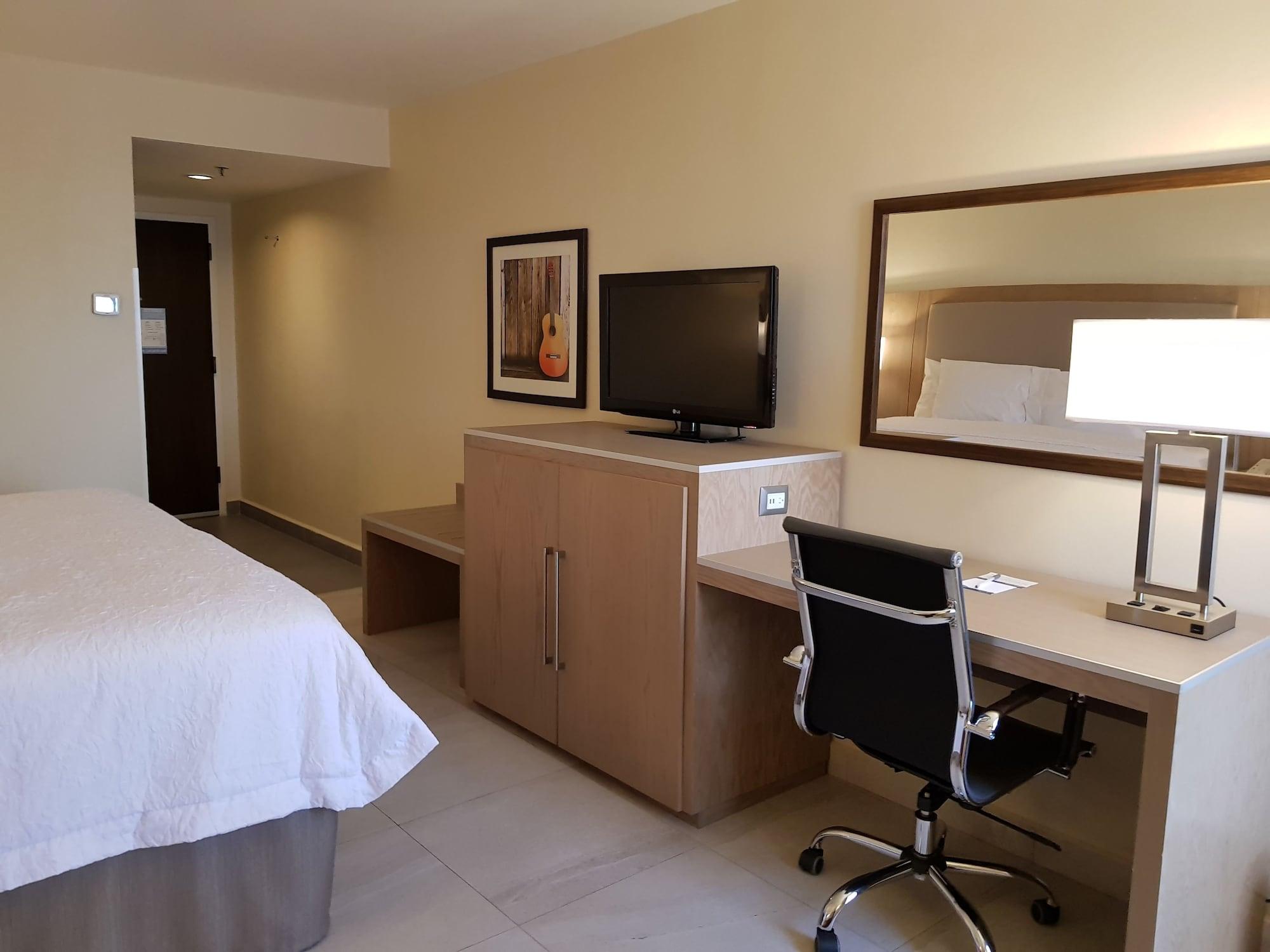 Hampton Monterrey-airport 4*