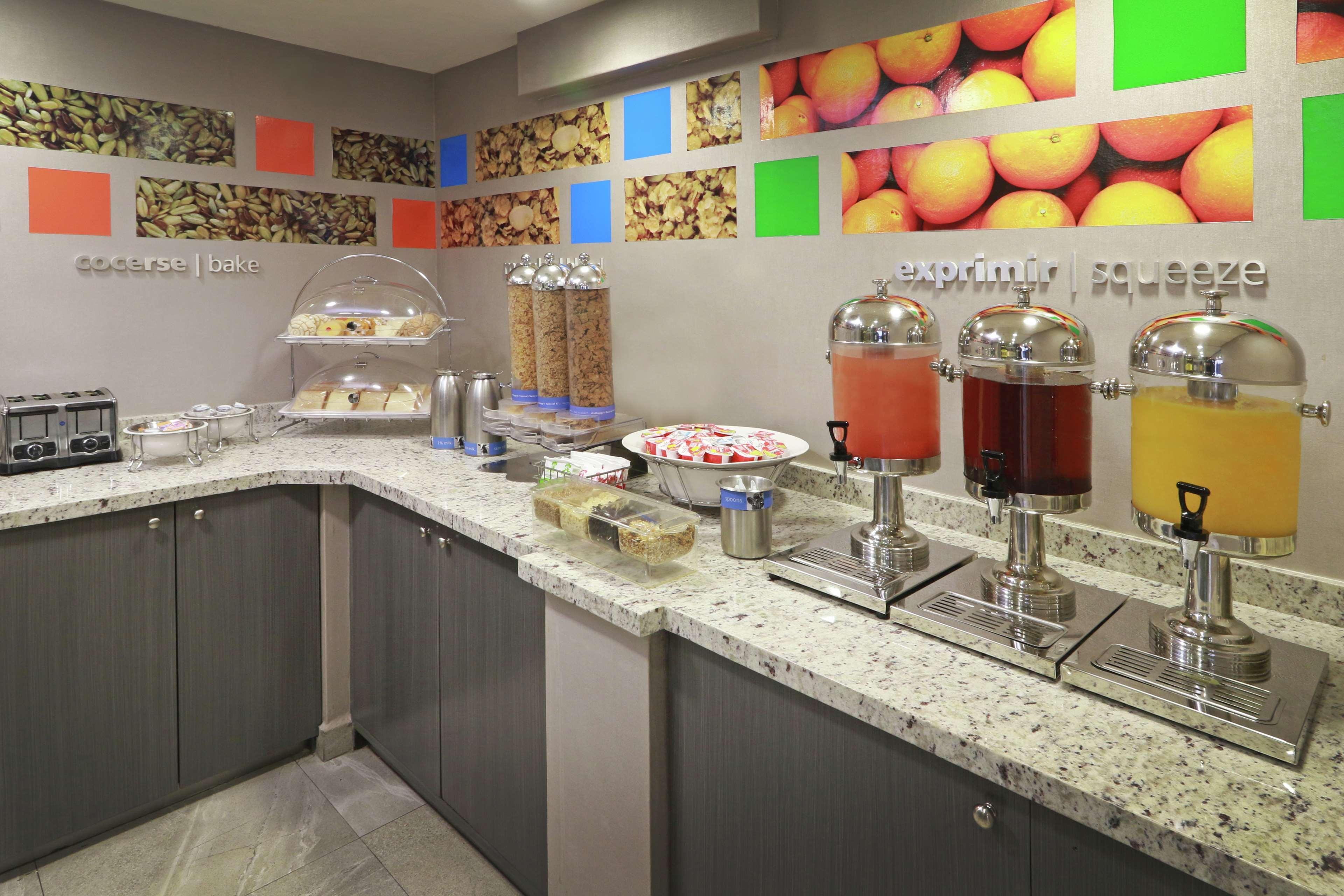 Hampton Monterrey-airport 4*