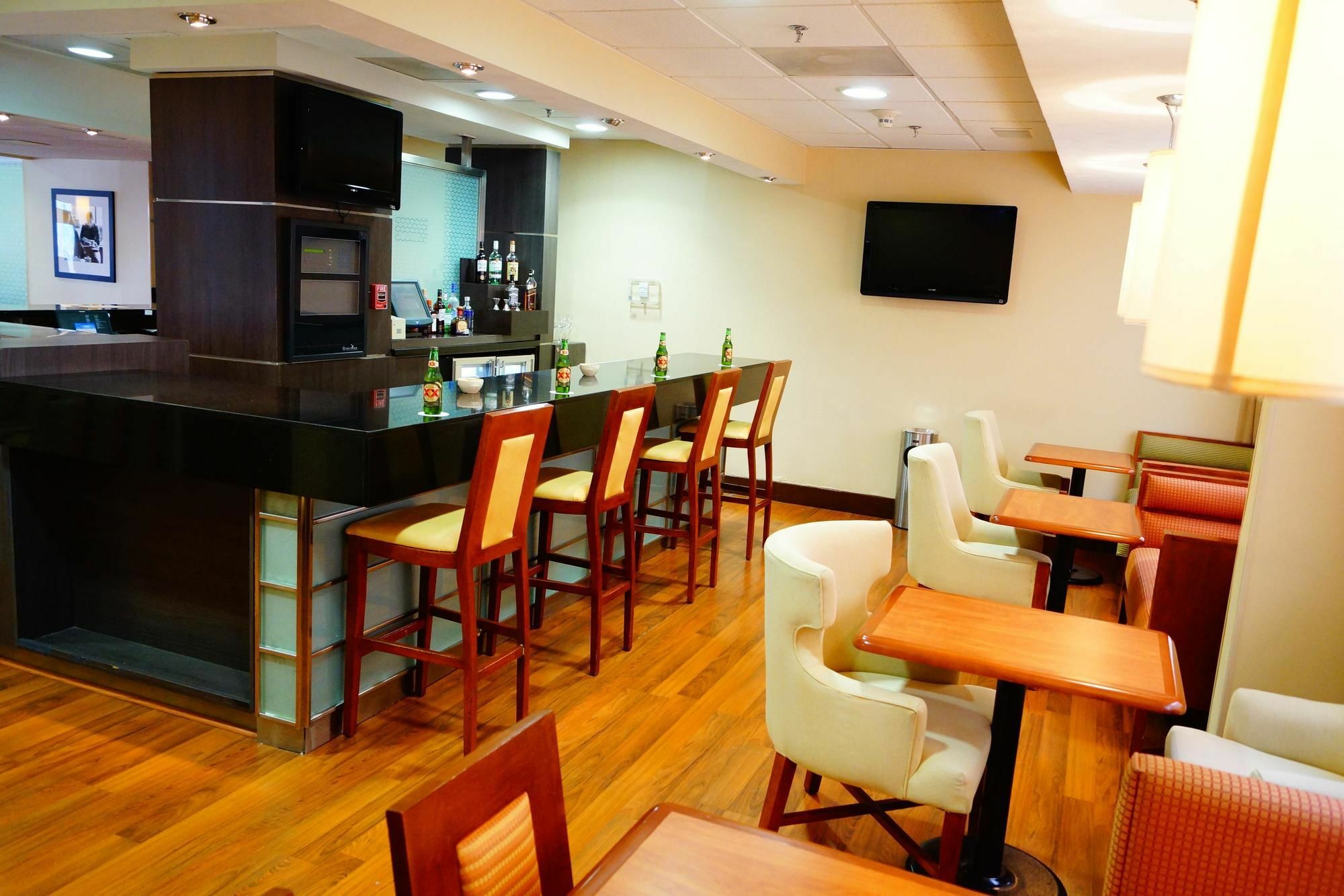 Hampton Monterrey-airport 4*